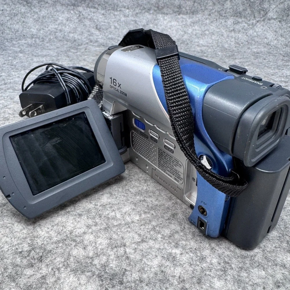 JVC Digital Video Camera GR-D72U MiniDV Camcorder Charger *Parts Only‎